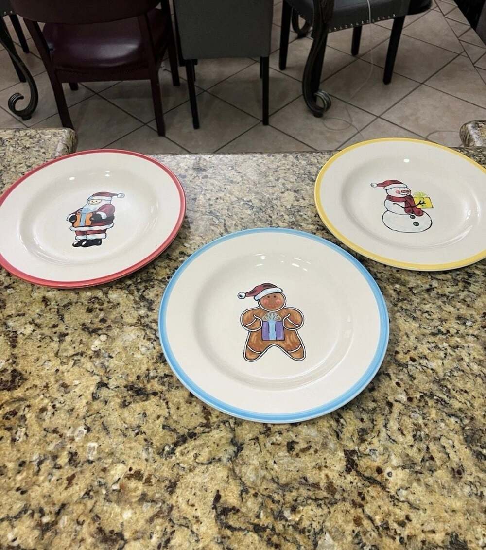 Tabletops Gallery Christmas Pal 10.5-Inch Holiday Dinner Plates, Set of 3